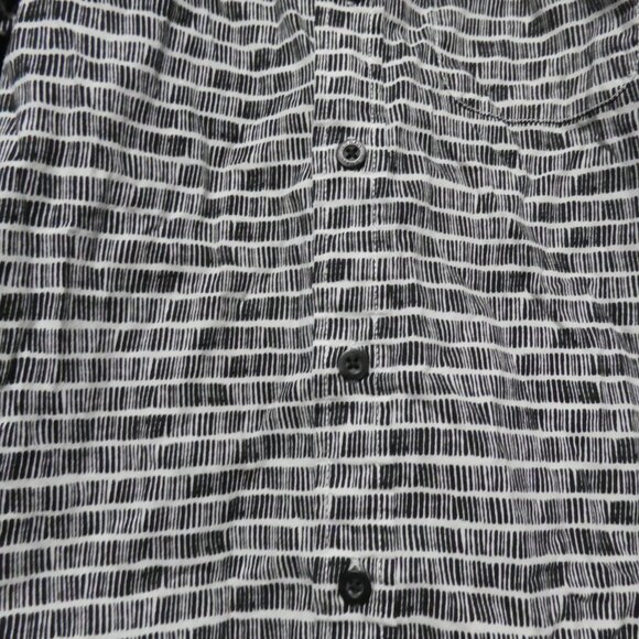 OLD NAVY | small 6-7 regular kids, boys | Short Sleeve Button-Up Front Shirt - Picture 8 of 14